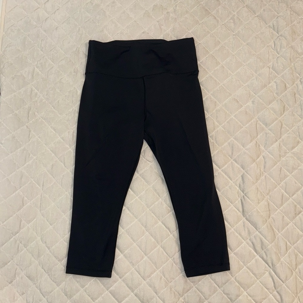 Zyia Capri leggings, black, size 6-8